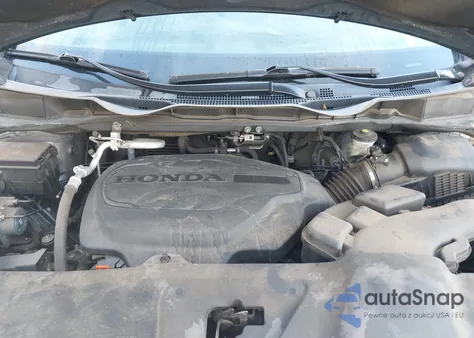 2021 Honda Odyssey Touring z USA, uszkodzony, nr VIN 5FNRL6H86MB011538